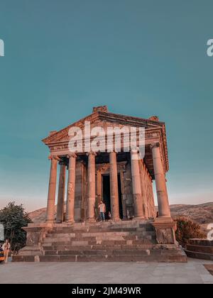 Un primo piano del tempio pagano Garni in Armenia Foto Stock