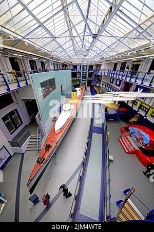 La prima nave a turbina al mondo condotta da Charles Parsons Turbinia ha lanciato il 1894 mostrato al Discovery Museum Newcastle upon Tyne nella scoperta principale Foto Stock