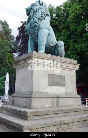 Flensburger Löwe, historisches Denkmal (Replik) des dänischen Bildhauers Herrman von Bissen am Wannsee, Deutschland, Berlino Foto Stock