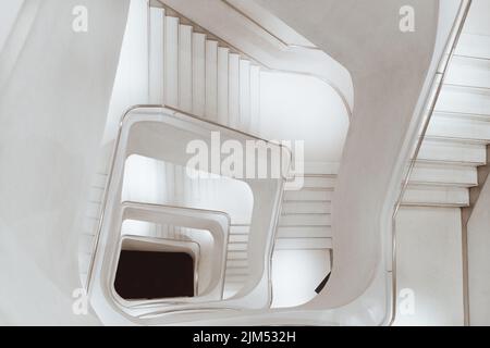 architettura del forum caixa con scale bianche Foto Stock