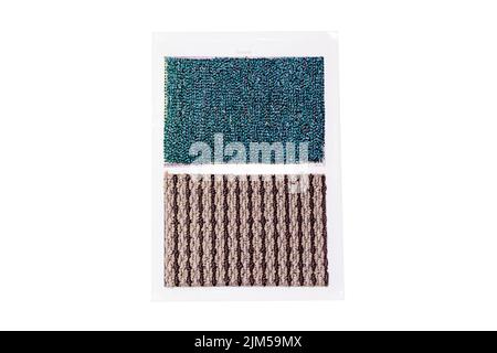 Una cornice di tappeti colorati campioni isolati su uno sfondo bianco con uno spazio copia Foto Stock