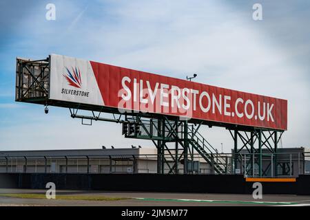 Silverstone, Regno Unito - Aprile 10 2022: Cartello circuito di Silverstone Foto Stock