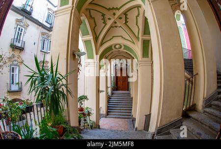 Antico palazzo di Napoli con un'architettura speciale utilizzata in vari film 14 aprile 2022 Foto Stock