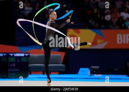 Birmingham, Regno Unito. 04th ago 2022. Carmel Kallemaa del Canada esegue la sua routine nastro a Birmingham, Regno Unito il 8/4/2022. (Foto di Conor Molloy/News Images/Sipa USA) Credit: Sipa USA/Alamy Live News Foto Stock