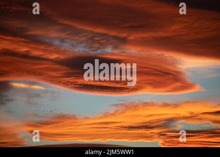 Tramonto sul fiume Great Morava, quartiere Pomoravlje, Serbia centrale Foto Stock