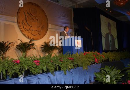 Ufficio del Segretario - il Segretario Carlos Gutierrez con i National Auto Dealers (Hurricane Katrina) Foto Stock