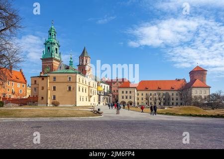 Cracovia, Polonia - 14 Marzo, 2022: Famoso punto di riferimento del castello di Wawel a Cracovia Foto Stock