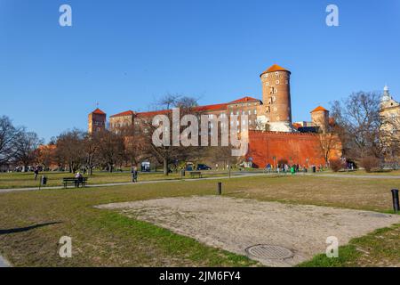 Cracovia, Polonia - 14 Marzo, 2022: Famoso punto di riferimento del castello di Wawel a Cracovia Foto Stock