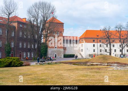 Cracovia, Polonia - 14 Marzo, 2022: Famoso punto di riferimento del castello di Wawel a Cracovia Foto Stock