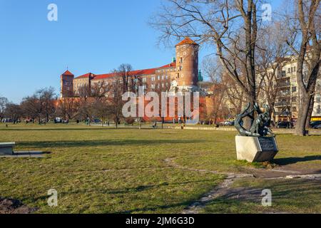 Cracovia, Polonia - 14 Marzo, 2022: Famoso punto di riferimento del castello di Wawel a Cracovia Foto Stock