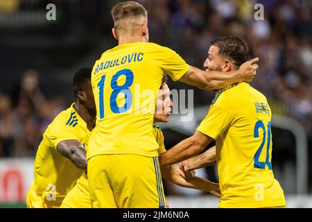 Maribor, Slovenia. 04th ago 2022. I giocatori di HJK Helsinki festeggiano un gol durante il terzo turno di qualificazione della UEFA Europa League, la prima tappa dello Stadion Ljudski vrt di Maribor.Punteggio finale: NK Maribor 0:2 HJK Helsinki Credit: SOPA Images Limited/Alamy Live News Foto Stock