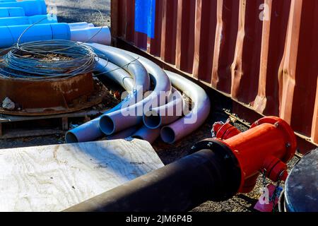 Attualmente, l'idrante antincendio è in fase di preparazione per l'installazione nel cantiere. Foto Stock