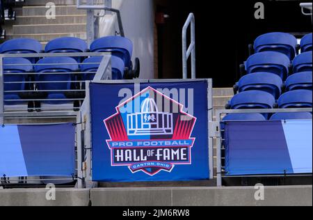 Canton, OH, Stati Uniti. 4th ago 2022. HOF si insignisce della Jacksonville Jaguars vs Las Vegas Raiders Hall of Fame Game a Canton, Ohio. Jason Pohuski/CSM/Alamy Live News Foto Stock