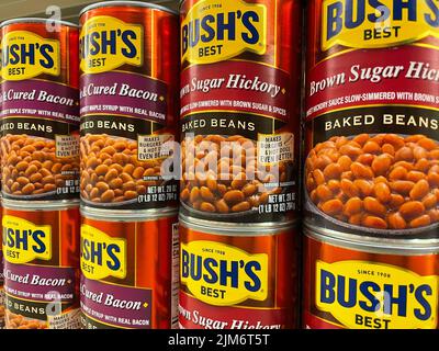 Grovetown, GA USA - 12 21 21: Negozio di alimentari cespugli forno Beans varietà Foto Stock