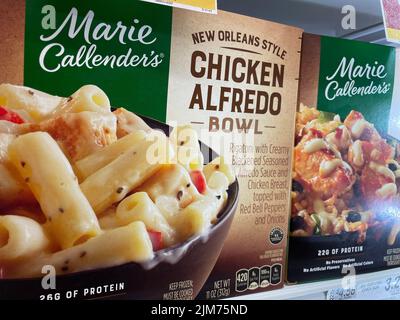Grovetown, GA USA - 05 04 22: Negozio di alimentari congelati Marie Callenders Foto Stock
