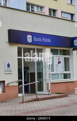 Ingresso principale di un ufficio PKO Bank Polski a Poznan, Polonia Foto Stock