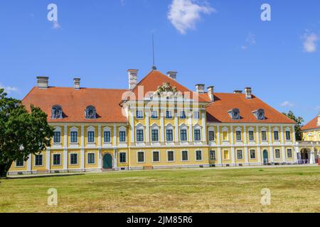 Vukovar, Croazia - Luglio 31st 2022. Museo della città situato nel castello di Eltz a Vukovar, nella regione di Slavonia Foto Stock