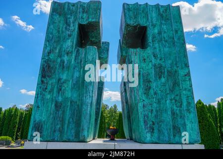 Vukovar, Croazia - Luglio 31st 2022. Eterna fiamma memoriale per le vittime della Guerra di Patria o della Guerra d'Indipendenza croata nel Vukovar Me Foto Stock