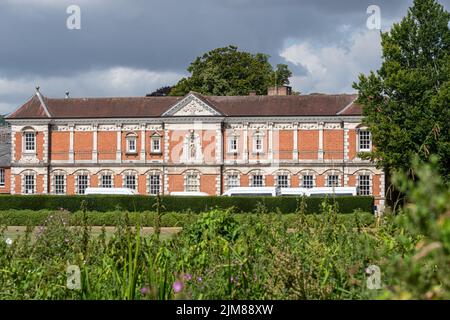 Winchester College, vista dell'edificio della Science School dal Keats Walk Footpath presso il fiume Itchen, Winchester, Hampshire, Inghilterra, Regno Unito Foto Stock
