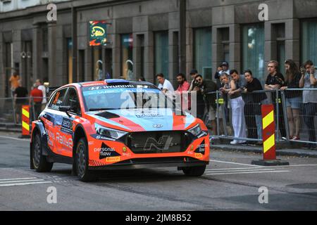 jyvaskyla, finlandia centrale, Finlandia: 4 agosto 2022, Secto Rally Finlandia è il round finlandese del FIA World Rally Championship. Il rally più veloce in campionato e quello che i piloti vogliono vincere.il Secto Rally Finlandia si svolge dal 4 al 7 agosto 2022 nella città di Jyvaskyla nella Finlandia Centrale. Prima giornata del campionato. La prima tappa di Giovedi sera 4th agosto. La vettura da corsa numero 34 guidata da Fabrizio Zaldivar (PRY) e Marcelo Der Ohannesian (ITA) sta guidando fino alla posizione di partenza. (Credit Image: © Marina Takimoto/ZUMA Press Wire) Foto Stock