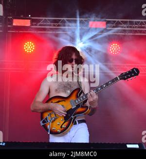 La rock band di Bristol si esibirà nel 45s al Bristol Harbour Festival di Bristol, Regno Unito. Luglio 16 2022. Foto Stock