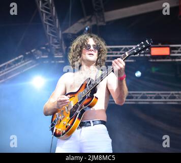 La rock band di Bristol si esibirà nel 45s al Bristol Harbour Festival di Bristol, Regno Unito. Luglio 16 2022. Foto Stock