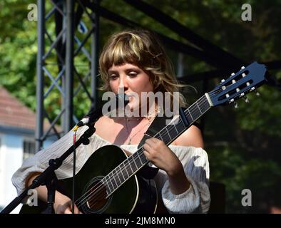 Cantante e cantautore PEM al Bristol Harbour Festival di Bristol, Regno Unito. Luglio 16 2022. Foto Stock