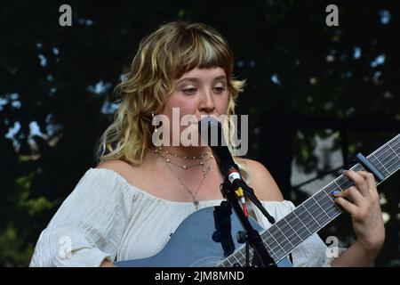 Cantante e cantautore PEM al Bristol Harbour Festival di Bristol, Regno Unito. Luglio 16 2022. Foto Stock