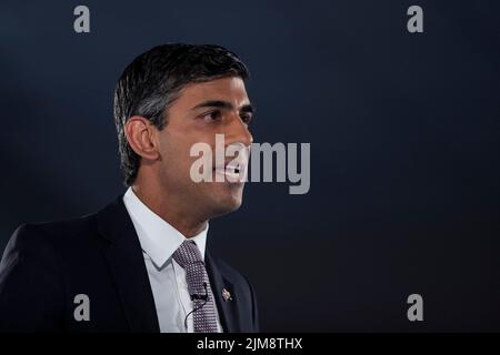 Rishi Sunak durante l'evento Hustings del concorso di leadership del partito conservatore a Cardiff, agosto 2022. Foto Stock