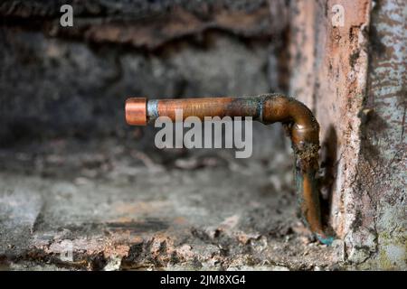 Tappato il tubo di rame Foto Stock