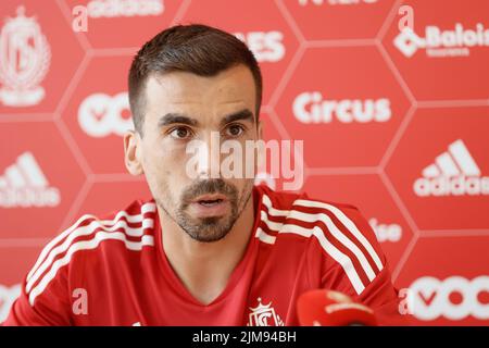 Noe Dussenne di Standard ha illustrato durante la conferenza stampa settimanale della squadra di calcio belga Standard de Liege, venerdì 05 agosto 2022 a Liege, per discutere la prossima partita nella competizione nazionale. BELGA FOTO BRUNO FAHY Foto Stock