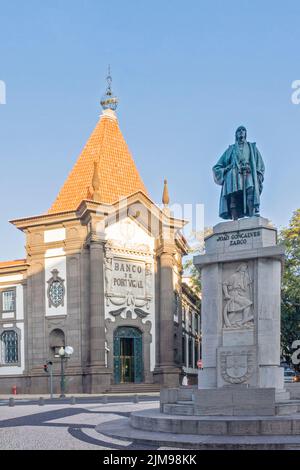 Banca del Portogallo e statua di Zarco Madeira Portogallo Foto Stock