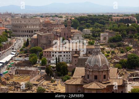 Roma dall'alto - vista sul Foro e sul Colosseo Foto Stock