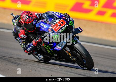 Fabio QUARTARARO (Francia) del Monster Energy Yamaha MotoGP Team durante il Monster Energy Grand Prix 2022 (MotoGP) al circuito di Silverstone, Towcester, Inghilterra, dal 5th al 7th agosto 2022. Foto di David Horn. Foto Stock