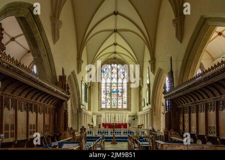 All'interno della chiesa del Priorato di St Mary, Abergavenny, Monmouthshire, Galles Foto Stock