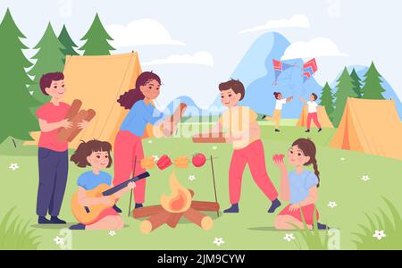 Bambini carini al campo estivo in montagna. Ragazzi e ragazze felici che fanno gli amici, portando legno per campfire illustrazione vettoriale piatta. Ambiente, leis Illustrazione Vettoriale