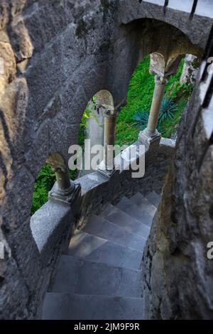 Scale della torre a Quinta da Regaleira, Sintra Foto Stock