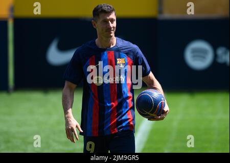 Nuovo firmatario Robert Lewansoski durante la sua inaugurazione come nuovo giocatore del FC Barcelona al Camp Nou di Barcellona, Spagna. Foto Stock