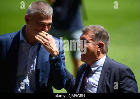 Nuovo firmatario Robert Lewansoski durante la sua inaugurazione come nuovo giocatore del FC Barcelona al Camp Nou di Barcellona, Spagna. Foto Stock