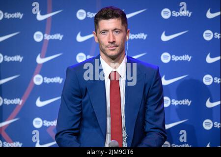 Nuovo firmatario Robert Lewansoski durante la sua conferenza stampa come nuovo giocatore del FC Barcelona all'Auditori 1899 di Barcellona, Spagna. Foto Stock