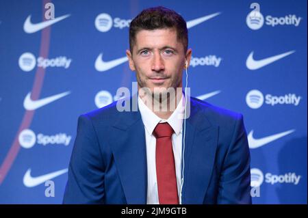 Nuovo firmatario Robert Lewansoski durante la sua conferenza stampa come nuovo giocatore del FC Barcelona all'Auditori 1899 di Barcellona, Spagna. Foto Stock