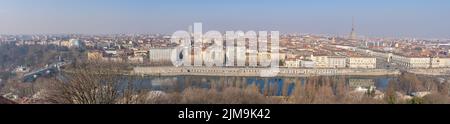 Vista panoramica del centro storico della città e del po, dal Monte dei Cappuccini, a Torino, Piemonte, Italia settentrionale Foto Stock