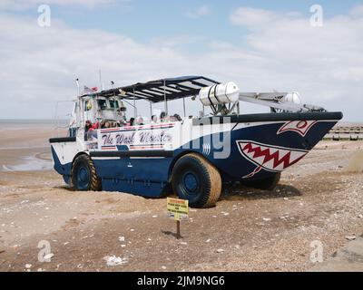 Il Wash Monster Lighter Anfibio rifornimento nave Cargo e turisti utilizzati per visitare la costa a Hunstanton nord Norfolk Inghilterra Regno Unito Foto Stock