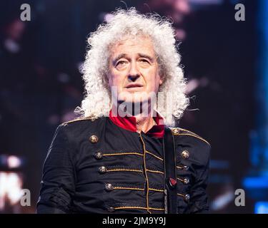 Brian May of Queen che si esibisce dal vivo ad Oslo nel luglio 2022 Foto Stock