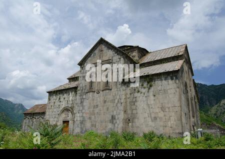 La fortezza di Akhtala-monastero un 10esimo secolo in stile georgiano fortificato Chiesa Ortodossa monastero in Armenia Foto Stock