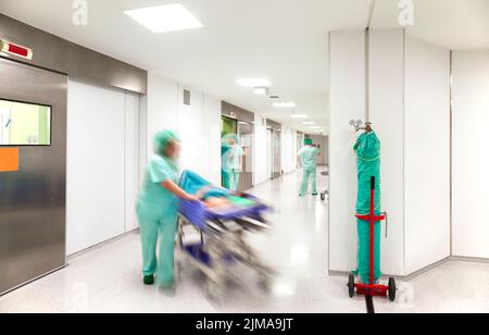 Corridoio di emergenza dell'ospedale Foto Stock