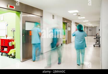 Ambulatorio ospedale dei medici sfocato Foto Stock