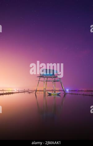 Via Lattea in una notte a Dong Chau, distretto di Tien hai, provincia Thai Binh, questo è uno dei più grandi farm di vonghe del Vietnam per il mercato interno e l'esportazione V Foto Stock