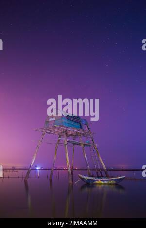 Via Lattea in una notte a Dong Chau, distretto di Tien hai, provincia Thai Binh, questo è uno dei più grandi farm di vonghe del Vietnam per il mercato interno e l'esportazione V Foto Stock