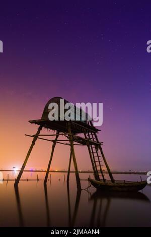 Via Lattea in una notte a Dong Chau, distretto di Tien hai, provincia Thai Binh, questo è uno dei più grandi farm di vonghe del Vietnam per il mercato interno e l'esportazione V Foto Stock